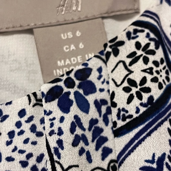 H&M Womens Size 6 Dress Blue White Bandanna Scarf Design Sleeveless Shift - Picture 4 of 5